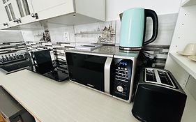 Margaret & Violet Apartments - Peaceful Stay Downtown